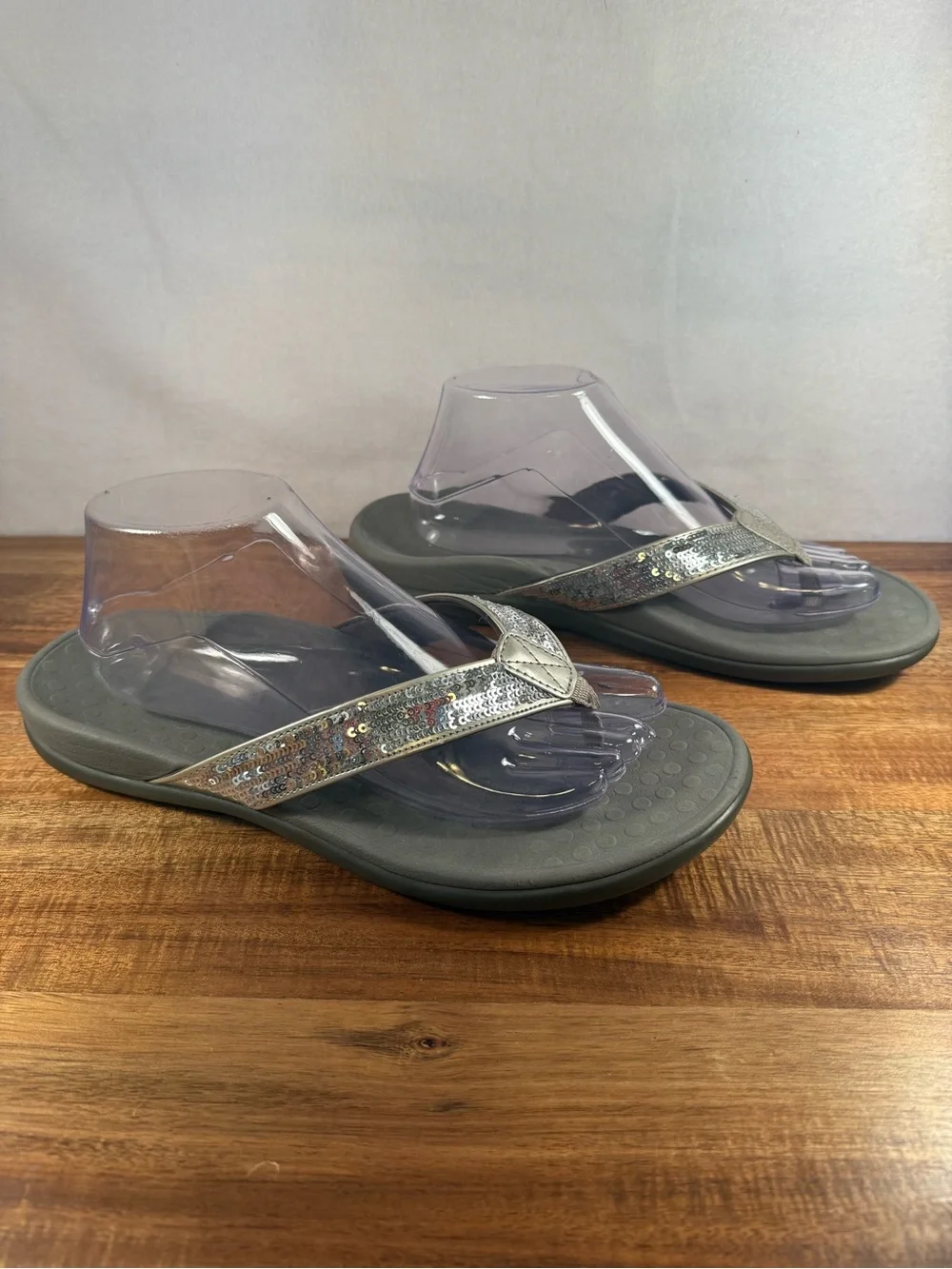 Vionic Tide Sequins Toe Post Sandal in Silver Size 10 NWOT
